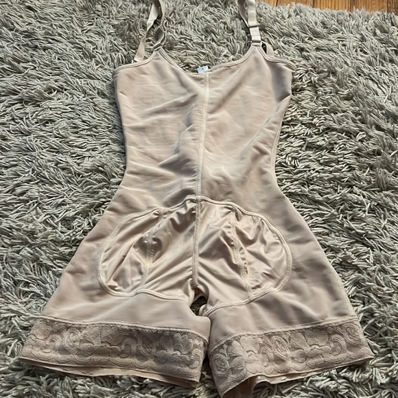 Shapewear - Picture 2 of 4